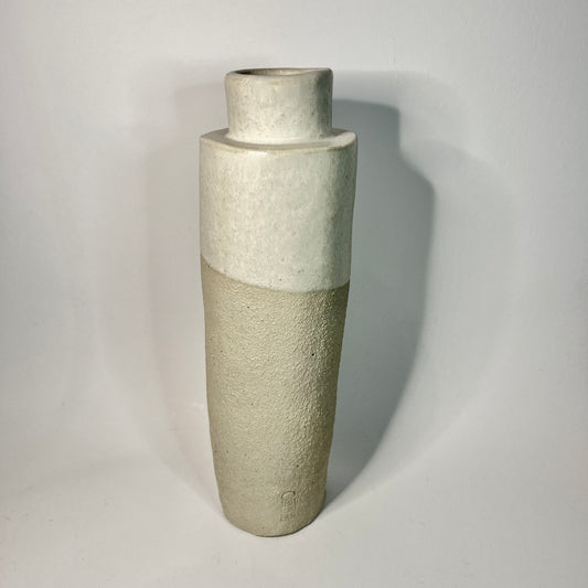 Vaas fles met witte klei