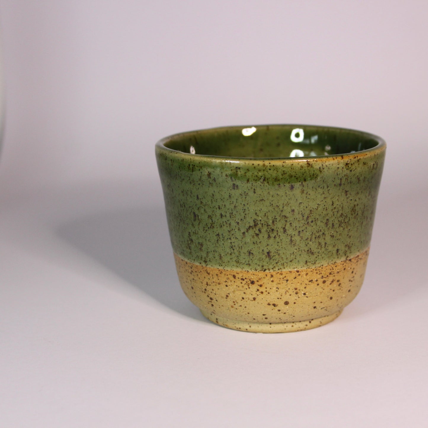 Koffiekopje zonder oor, groen met spikkel