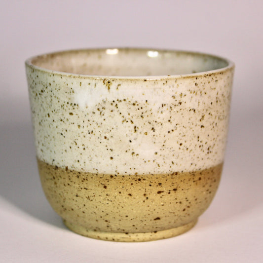 Koffiekopje zonder oor, wit met spikkel