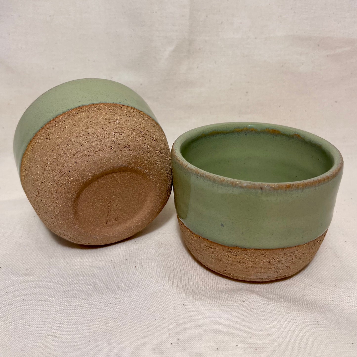 Koffiekop celadon groen & lichte klei met grove chamotte