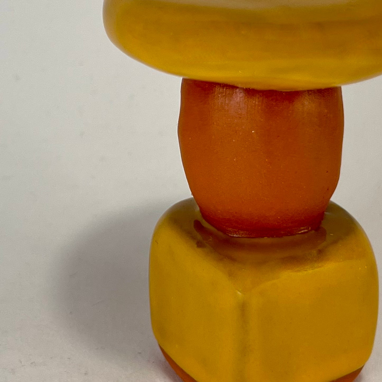 Kleine kandelaar geel