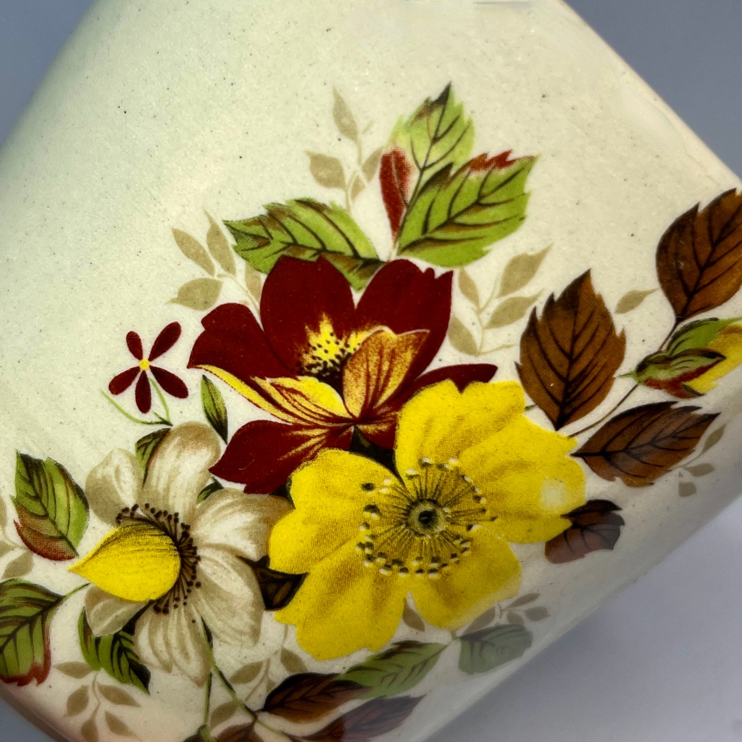 Koffiekopje zonder oor, met bloemen afbeelding