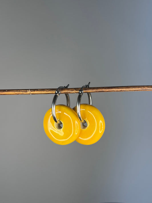 Oorbellen donut geel