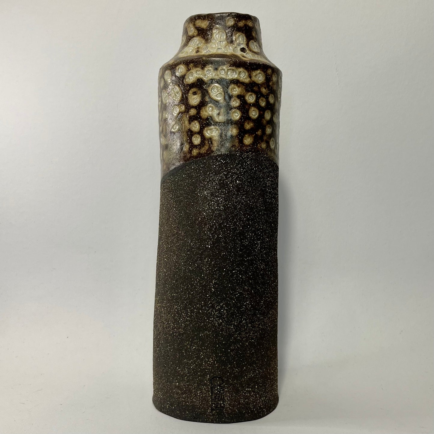 Vaas fles met zwarte klei