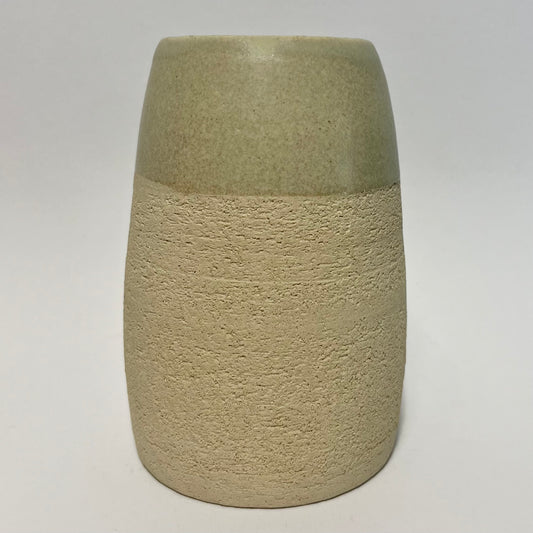 Vaasje met witte grove klei