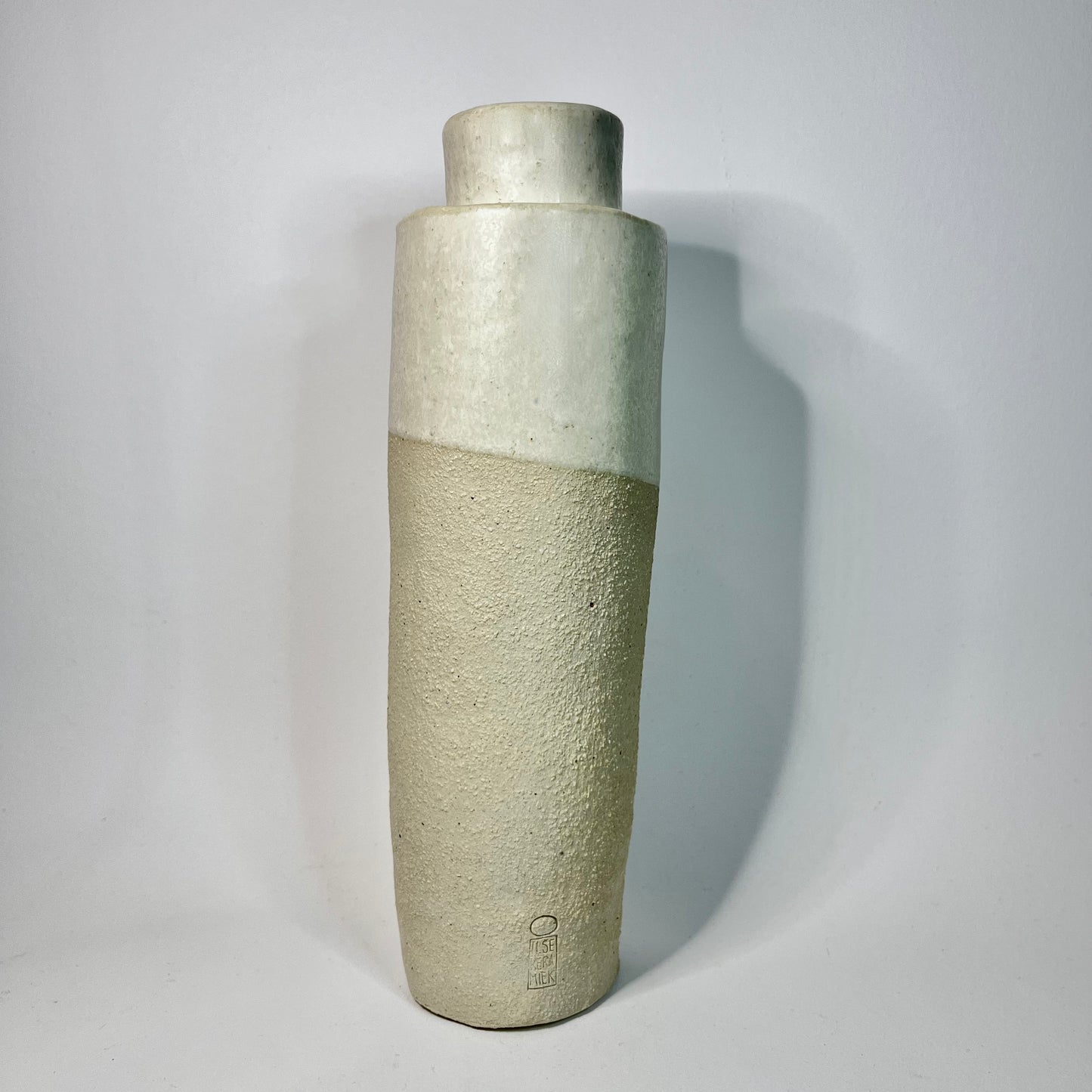 Vaas fles met witte klei