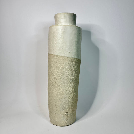 Vaas fles met witte klei