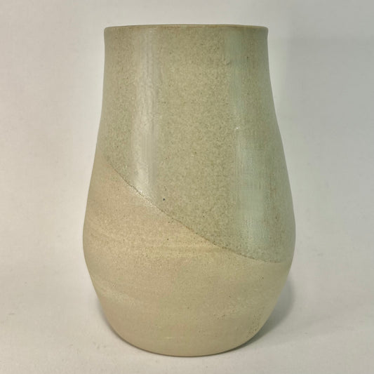 Vaasje met witte klei