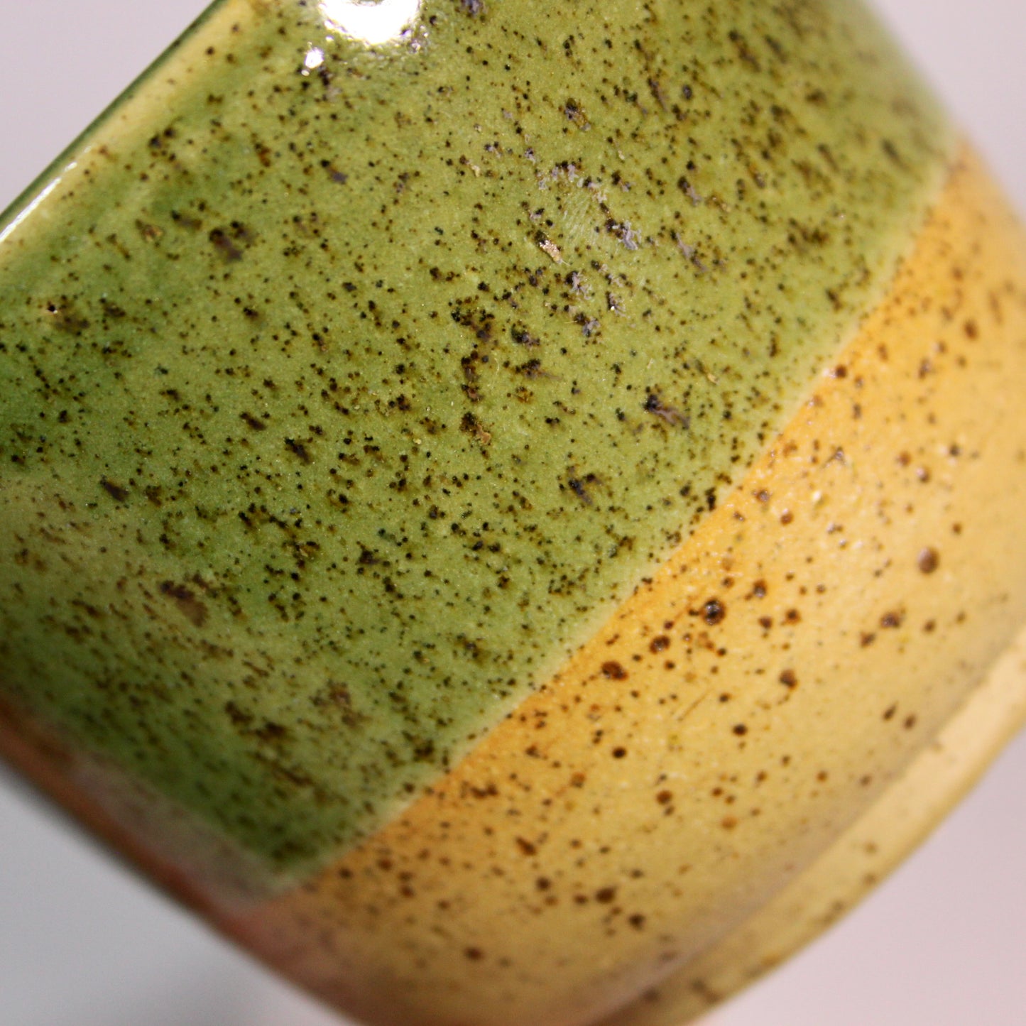 Koffiekopje zonder oor, groen met spikkel