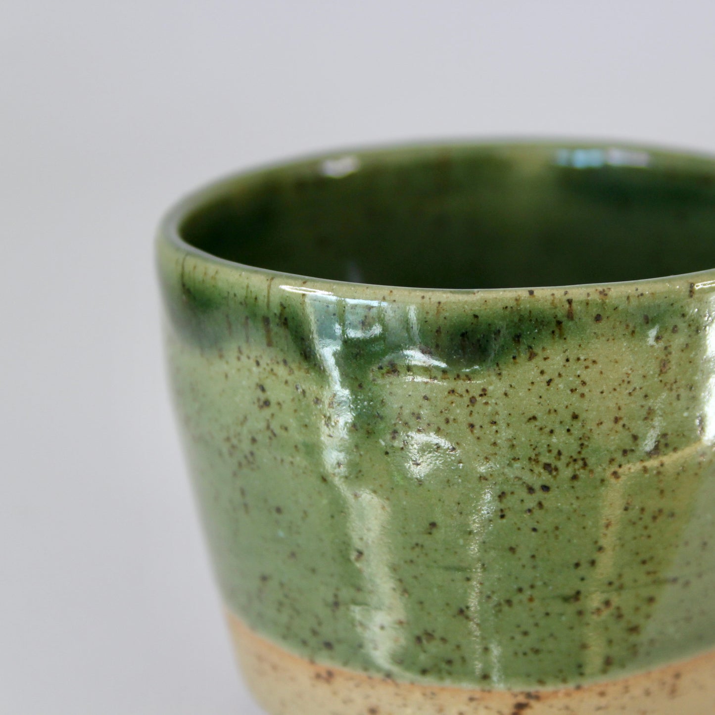 Koffiekopje Small zonder oor, groen met spikkel